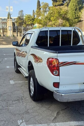 Mitsubishi L200 2014, 175,324 km - 2.5 l - Bakı