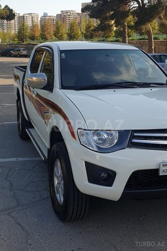 Mitsubishi L200 2014, 175,324 km - 2.5 l - Bakı