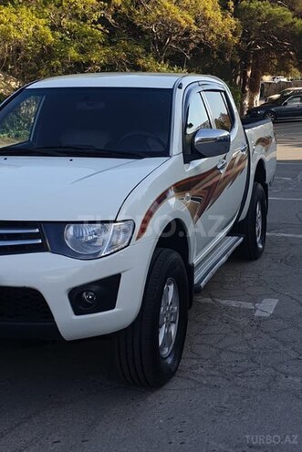 Mitsubishi L200 2014, 175,324 km - 2.5 l - Bakı