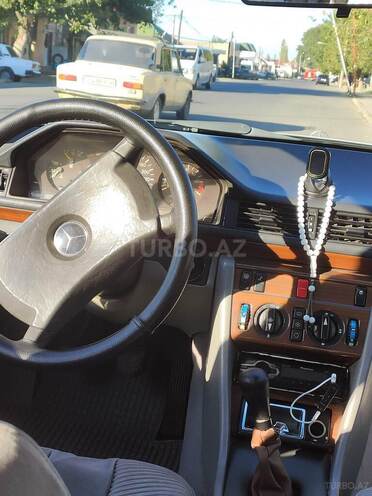 Mercedes E 230 1989, 395,642 km - 2.3 l - Mingəçevir