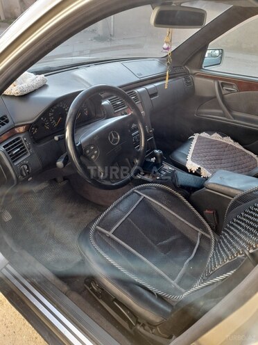 Mercedes E 240 1998, 123,000 km - 2.4 l - Bakı