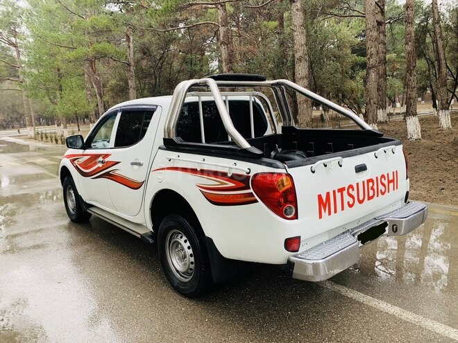 Mitsubishi L200 2009, 213,480 km - 2.5 l - Bakı