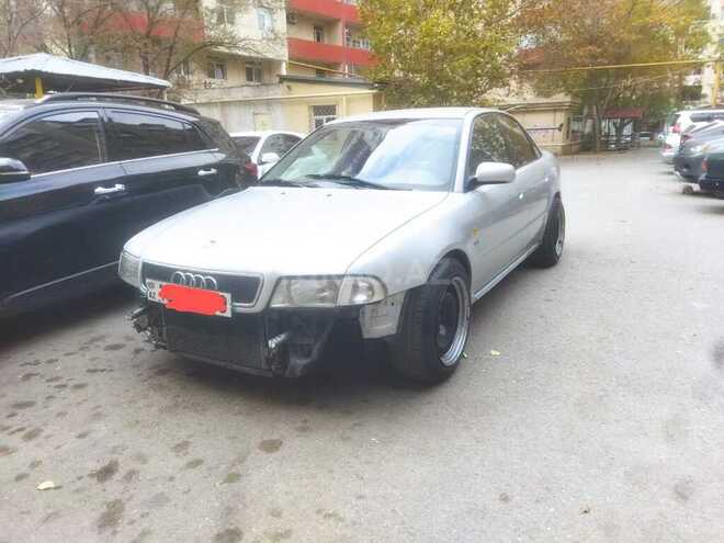 Audi A4 1999, 300,000 km - 1.6 l - Bakı