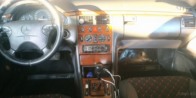 Mercedes E 220 2000, 369,600 km - 2.2 л - Sabirabad