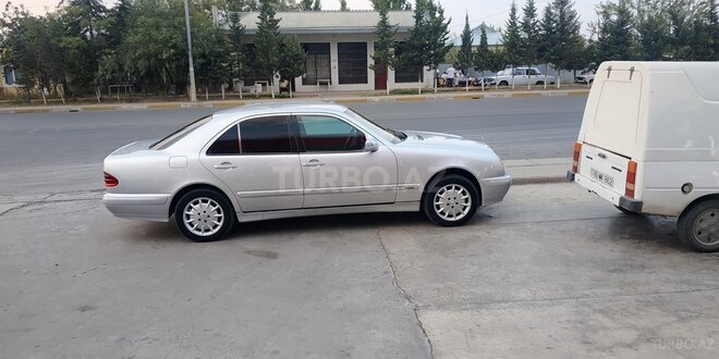Mercedes E 220 2000, 369,600 km - 2.2 л - Sabirabad