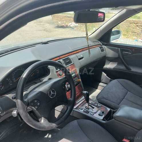 Mercedes E 320 2001, 290,000 km - 3.2 l - Bərdə