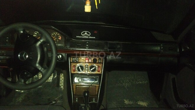Mercedes E 220 1994, 300,000 km - 2.2 l - Salyan