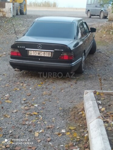 Mercedes E 220 1994, 300,000 km - 2.2 l - Salyan