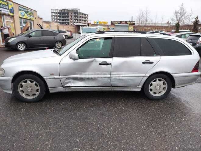 Mercedes E 220 1999, 310,000 km - 2.2 l - Bakı