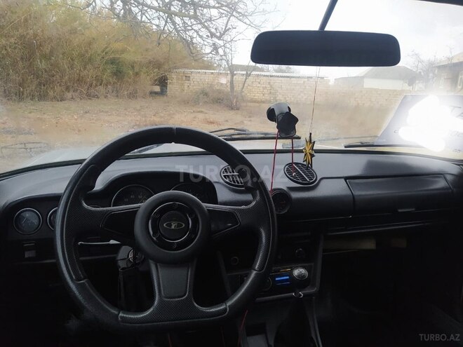 LADA (VAZ) 2106 1982, 30,000 km - 1.6 l - Salyan