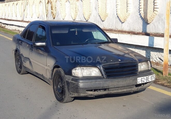 Mercedes C 220 2000, 111,000 km - 2.2 л - Zaqatala