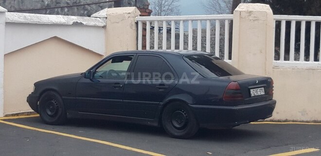 Mercedes C 220 2000, 111,000 km - 2.2 л - Zaqatala