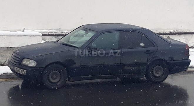 Mercedes C 220 2000, 111,000 km - 2.2 л - Zaqatala