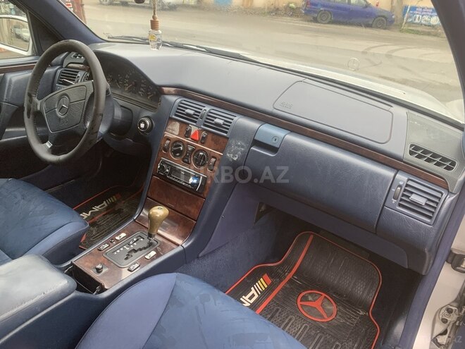 Mercedes E 230 1997, 300,000 km - 2.3 л - Bakı