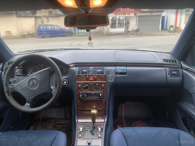 Mercedes E 230 1997, 300,000 km - 2.3 л - Bakı
