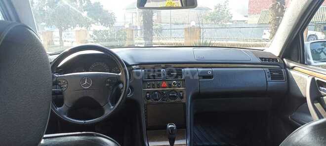 Mercedes E 230 2001, 296,356 km - 2.3 l - Cəlilabad