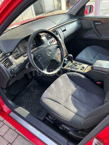 Mercedes E 220 1999, 311,258 km - 2.2 l - Şəki