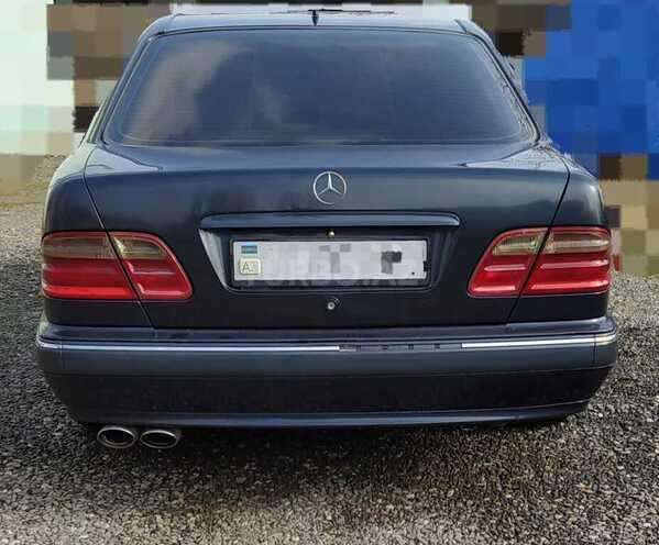 Mercedes E 220 2001, 400,000 km - 2.2 l - Füzuli