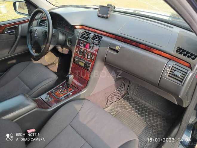 Mercedes E 220 2001, 400,000 km - 2.2 l - Füzuli