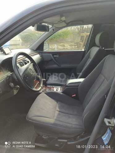 Mercedes E 220 2001, 400,000 km - 2.2 l - Füzuli
