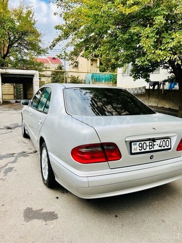 Mercedes E 240 2000, 304,000 km - 2.4 l - Bakı