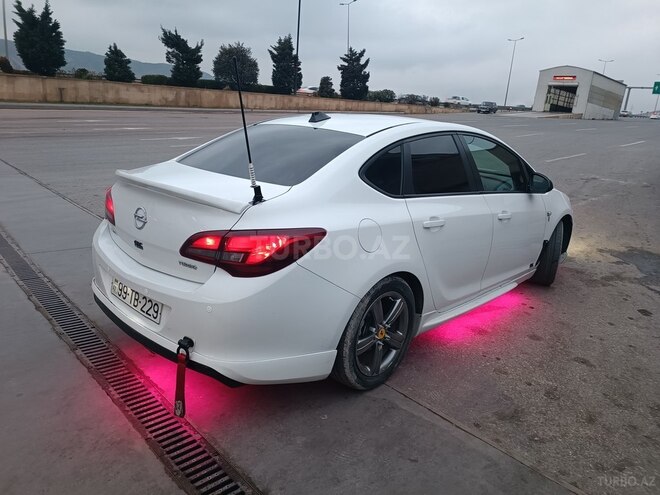 Opel Astra 2012, 180,000 km - 1.4 l - Bakı