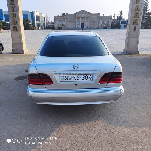 Mercedes E 220 2001, 450,000 km - 2.2 l - Bakı