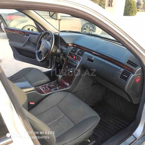 Mercedes E 220 2001, 450,000 km - 2.2 l - Bakı