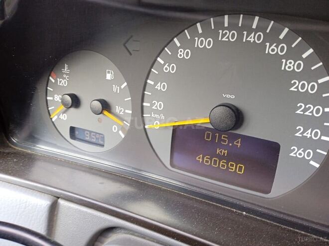 Mercedes E 220 2001, 460,000 km - 2.2 l - Ucar