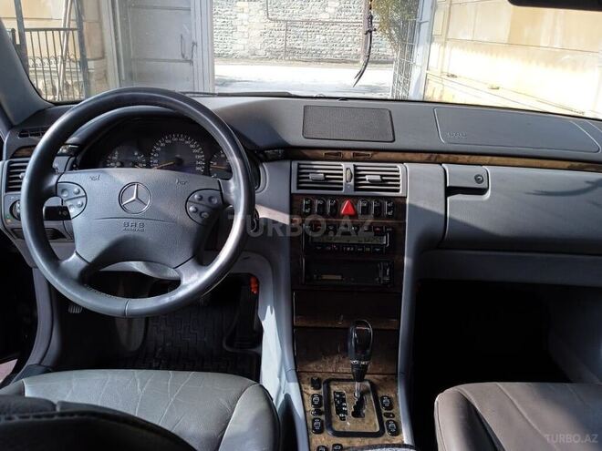 Mercedes E 220 2001, 460,000 km - 2.2 l - Ucar