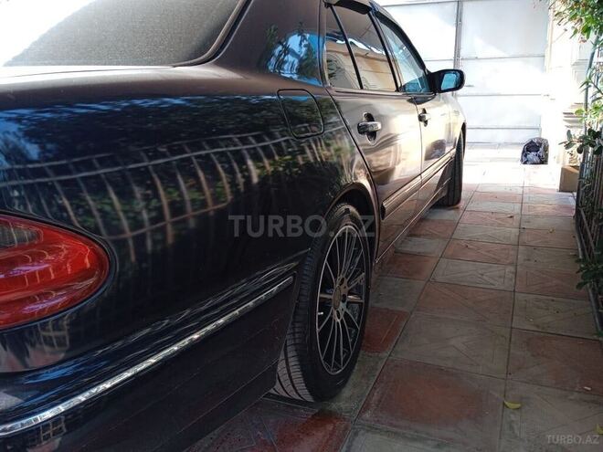Mercedes E 220 2001, 460,000 km - 2.2 l - Ucar
