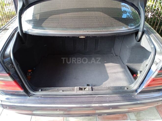 Mercedes E 220 2001, 460,000 km - 2.2 l - Ucar