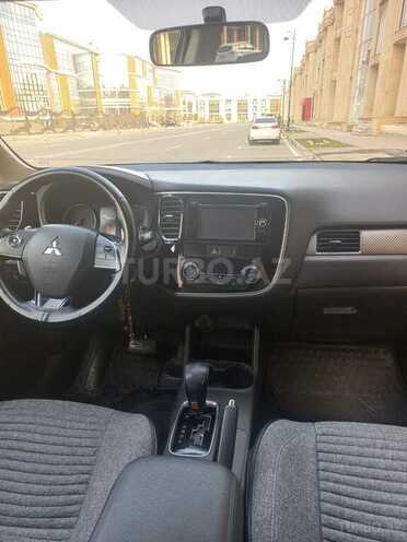 Mitsubishi Outlander 2015, 144,000 km - 2.4 л - Bakı