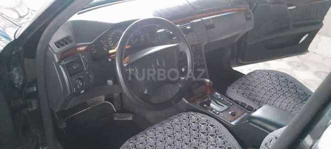 Mercedes E 280 1996, 256,328 km - 2.8 l - Masallı