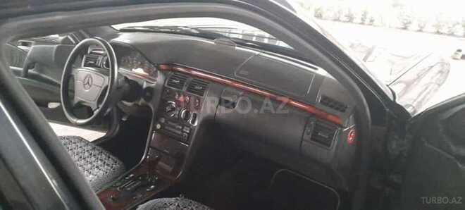 Mercedes E 280 1996, 256,328 km - 2.8 l - Masallı