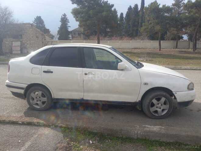 Volkswagen Polo 1995, 189,320 km - 1.6 l - Tovuz