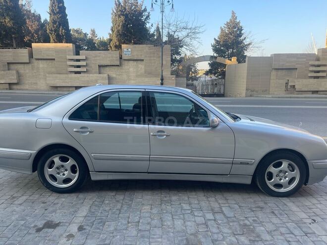 Mercedes E 270 1999, 336,000 km - 2.7 l - Bakı