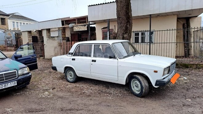 LADA (VAZ) 2107 2006, 75,000 km - 1.6 l - Quba