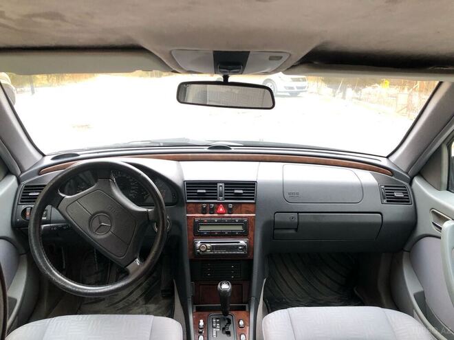 Mercedes C 240 1997, 322,101 km - 2.4 l - Bakı
