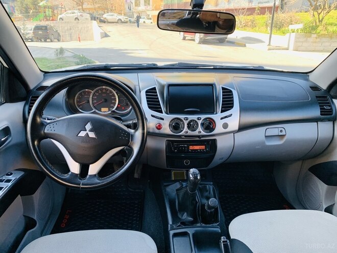 Mitsubishi L200 2015, 137,452 km - 2.5 л - Bakı