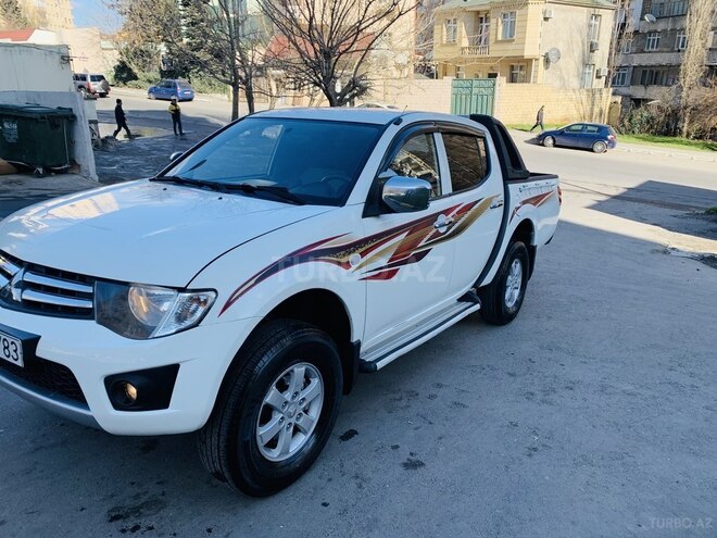 Mitsubishi L200 2015, 137,452 km - 2.5 л - Bakı