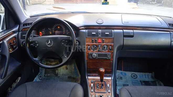 Mercedes E 240 1999, 430,000 km - 2.4 l - Bakı