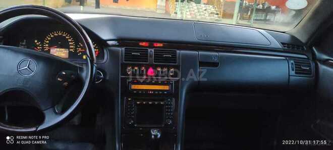 Mercedes E 240 1999, 268,798 km - 2.4 l - Xudat