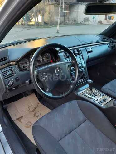 Mercedes E 240 1999, 356,555 km - 2.4 л - Bakı