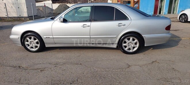 Mercedes E 220 2001, 321,000 km - 2.2 l - Zərdab