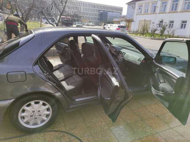 Mercedes C 200 1999, 298,000 km - 2.0 l - Quba