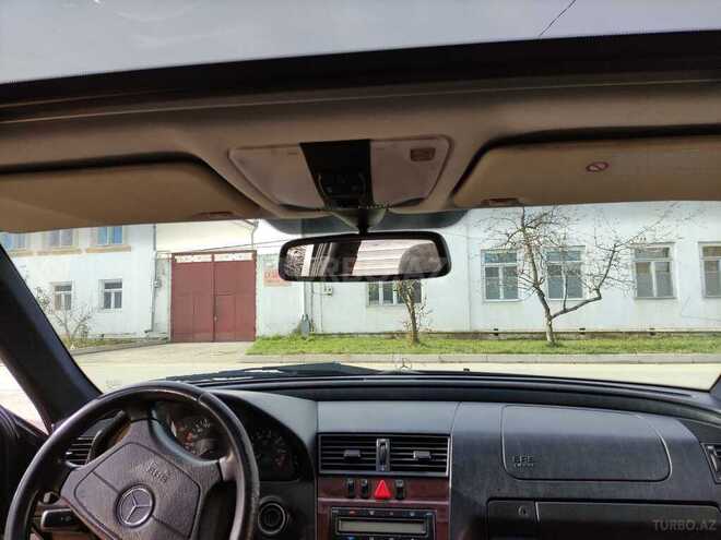 Mercedes C 200 1999, 298,000 km - 2.0 l - Quba