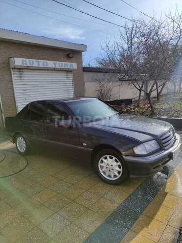 Mercedes C 200 1999, 298,000 km - 2.0 l - Quba