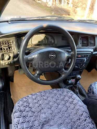 Opel Vectra 1996, 390,000 km - 1.8 l - Qazax
