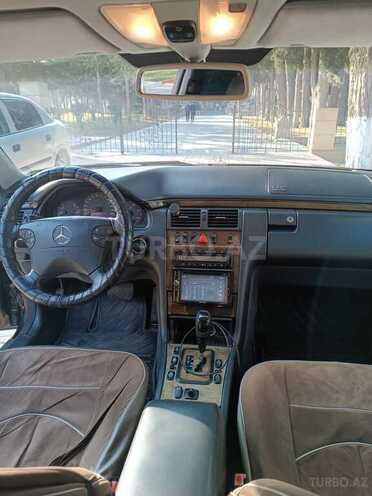 Mercedes E 220 2001, 360,000 km - 2.2 l - Bakı